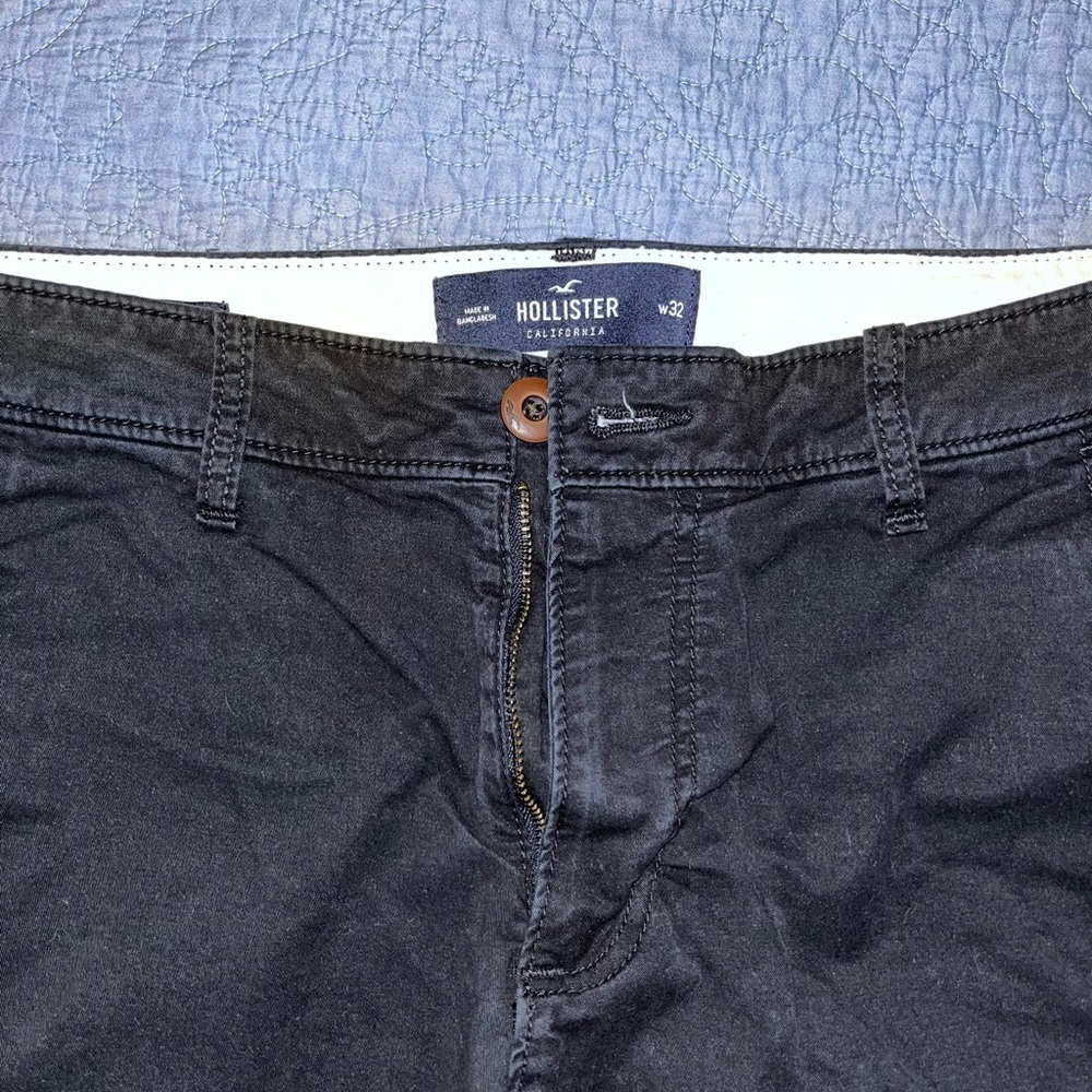 Hollister Flat Front Shorts 9” inseam. - Picture 2 of 3